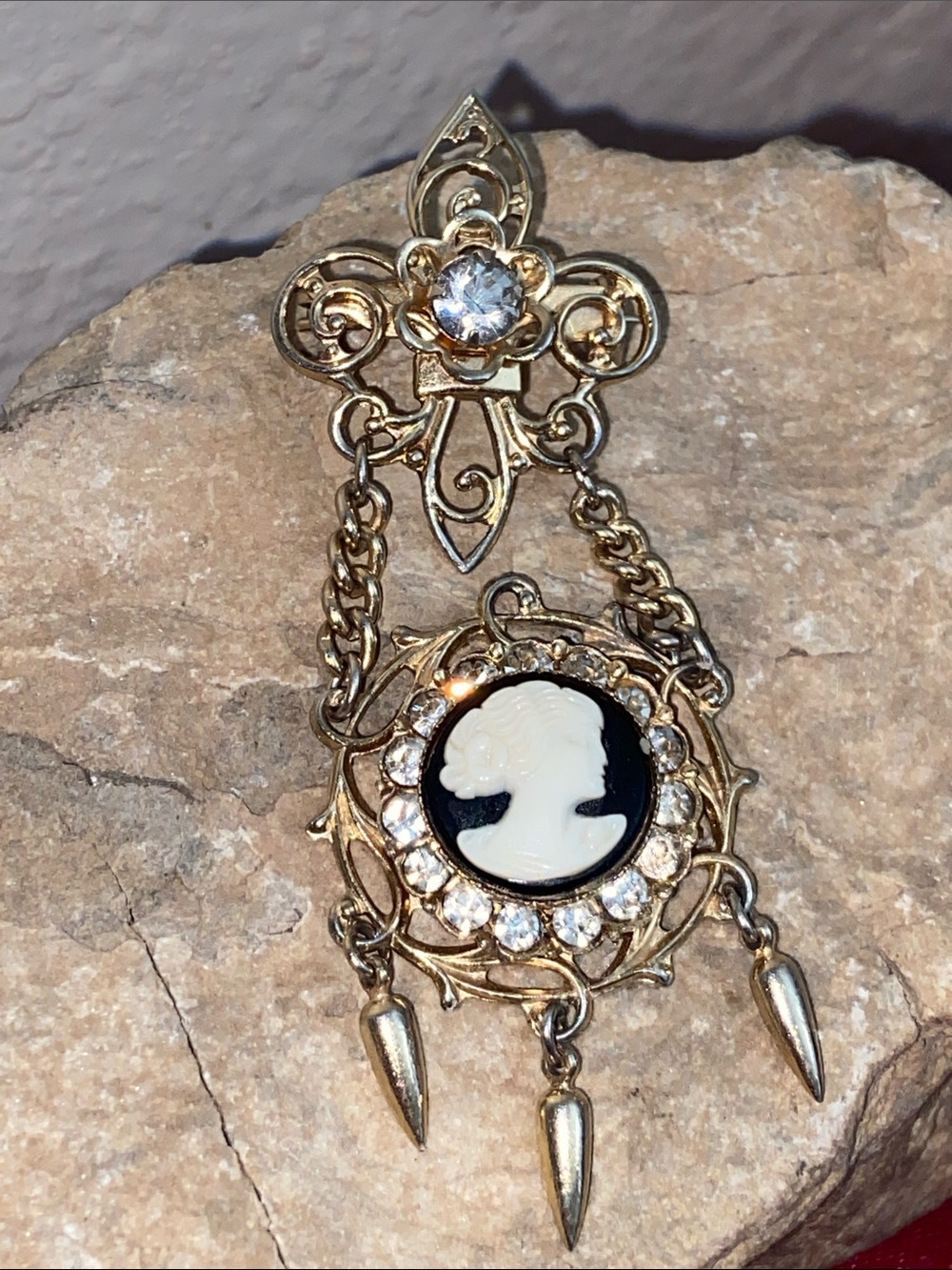 Vintage 80s Gold-Tone Rhinestoned Fleur-De-Lis Dangle Broach